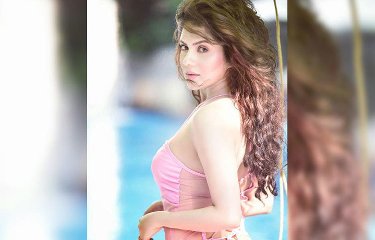 থাইল্যান্ড ঘুরতে গিয়ে সানকিসড লুক-এ পায়েল।