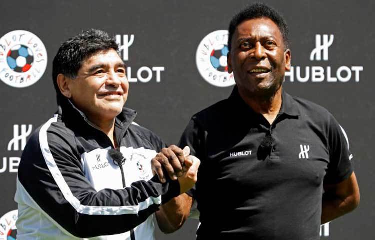 ফুটবলের দুই জীবন্ত কিংবদিন্ত। পেলের সঙ্গে ম্যারাডোনা।