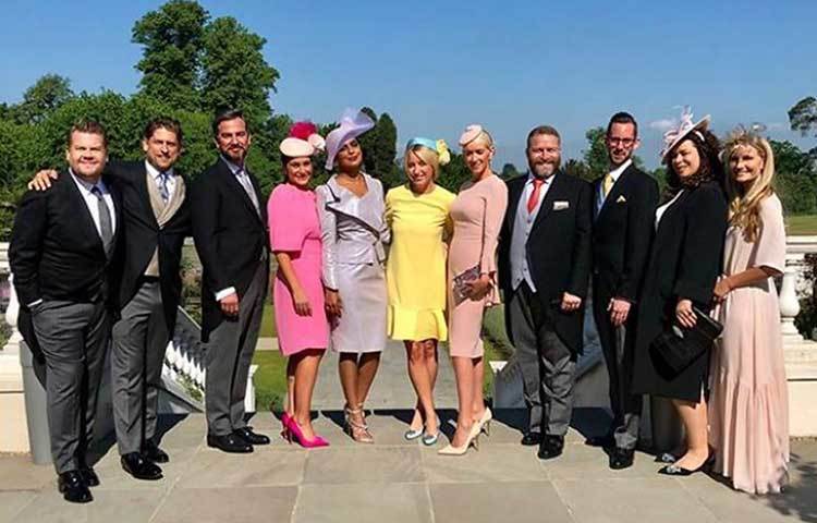 বিয়ের এই পোশাকের জন্য প্রিয়াঙ্কা তার ডিজাইনারদের ধন্যবাদ জানিয়েছেন সোশ্যাল মিডিয়ায়।