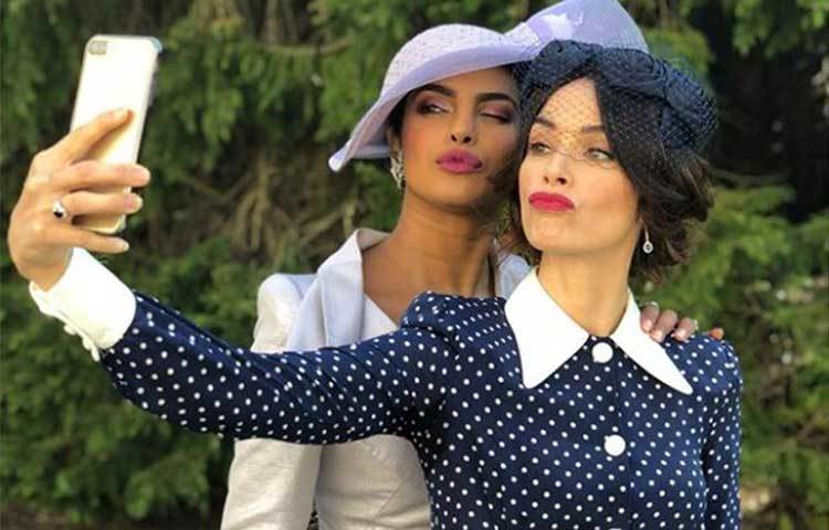 এই রাজকীয় বিবাহের সাক্ষী থাকতে পেরে খুবই খুশি প্রিয়াঙ্কা। এ কথা জানিয়েছেন তার ইনস্টা-পোস্টে। সেই সঙ্গে নিজেই পোস্ট করেছেন বেশ কিছু ছবি।