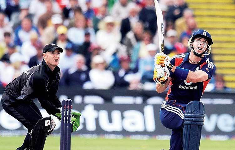 পিটারসেন সুইচ হিট : ডানহাতি ব্যাটসম্যান, শট নেওয়ার আগে স্টান্স পাল্টে বাঁহাতি হয়ে বলটি উড়িয়ে দিলেন। এটাই ‘সুইচ হিট’। প্রবক্তা কেভিন পিটারসেন। ভাল খেলেন ওয়ার্নার-ও। তারা না থাকলেও দেখা যেতে পারে।