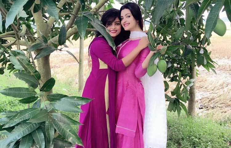 প্রিয় মুহূর্তকে ক্যামেরাবন্দি করেছেন পরীমনি।