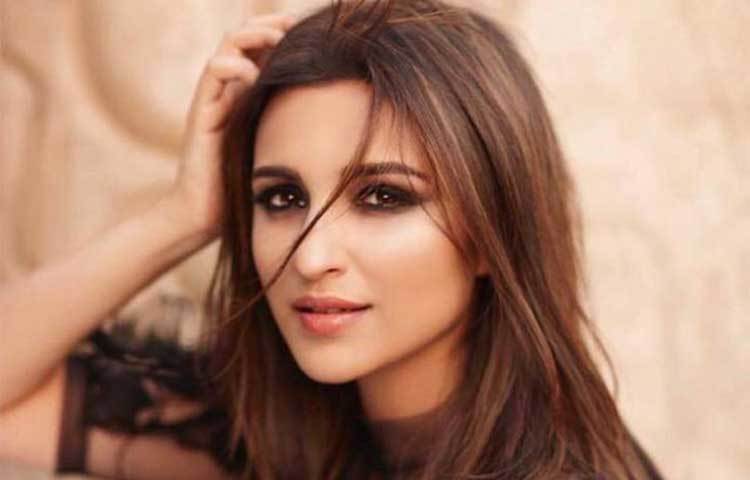 পরিণীতি চোপড়া : রাত ২টা থেকে ৮টা পযন্ত ৬ ঘণ্টা ঘুমোন তিনি।