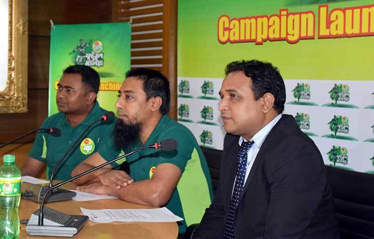 বৃহস্পতিবার (২৪ মে) রাজধানীর বাড্ডা প্রাণ-আরএফএল গ্রুপের প্রধান কার্যালয়ে ‘প্রাণ আপ ফুটবল ম্যানিয়া’ নতুন এ ক্যাম্পেইনের ঘোষণা করা হয়। ছবি : বিপ্লব দিক্ষিৎ