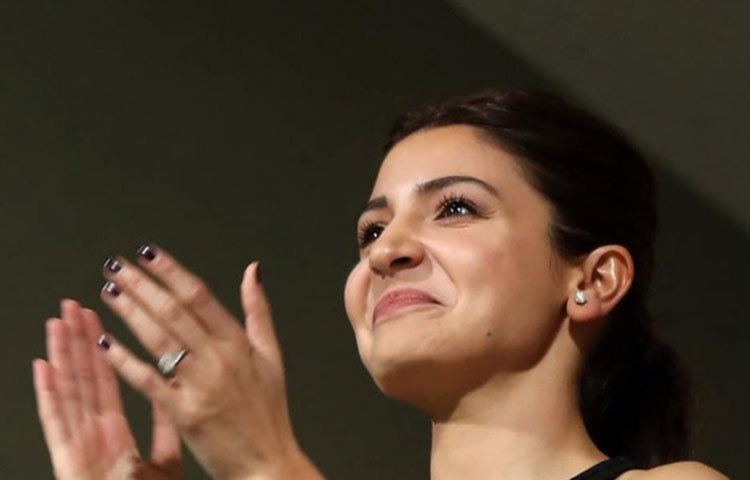 কোহলির দল ম্যাচ জেতার পর এভাবেই উচ্ছ্বাস প্রকাশ করলেন অনুশকা।