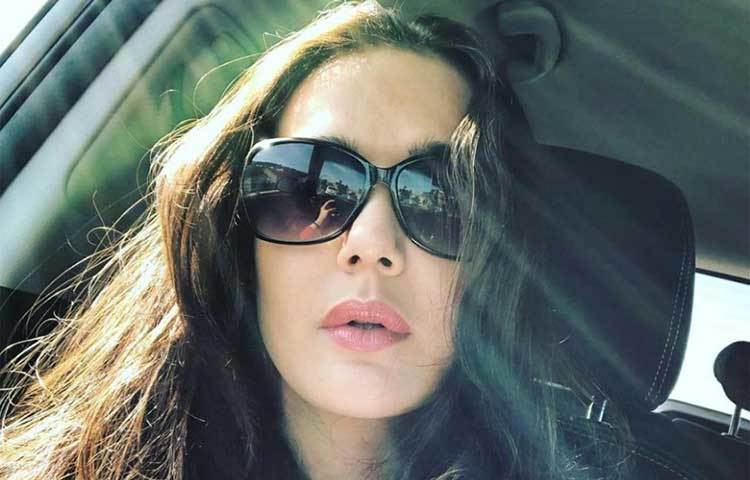 প্রীতি জিনতা : চলচ্চিত্র জগত থেকে অনেকটাই সরে এসেছেন প্রীতি। তবুও ৬ ঘণ্টা ঘুমান তিনি- রাত ১১টা থেকে ভোর ৫টা।