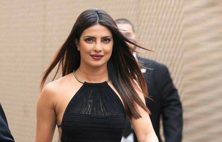 প্রিয়াঙ্কা চোপড়া : বোনের মতো দিদিও রাত ২টোয় ঘুমিয়ে সকালে ঘুম থেকে ওঠেন ঠিক ৮টায়।