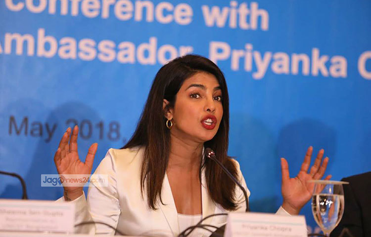 প্রিয়াঙ্কা বলেন, শরণার্থী শিশুদের দায়িত্ব পুরো পৃথিবীকে নিতে হবে। কারণ তাদের যাওয়ার কোনো জায়গা নেই। ‘হৃদয় খুলে দিন। আপনারা মনে সহমর্মিতা আনুন। আমাদের নিজেদের শিশুদের মতো এই শিশুদের দেখুন।’ ছবি : মাহবুব আলম