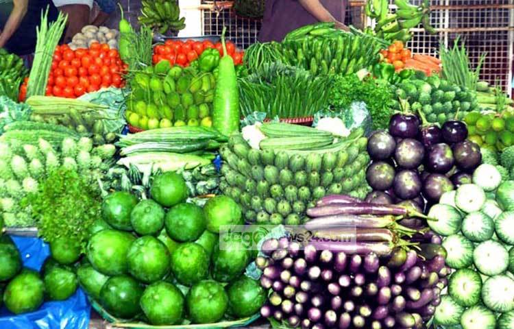 রমজানকে ঘিরে সবজির বাজারে বেশ কয়েটি পণ্যের দাম বেড়েছে। যেমন বেগুনের দাম বেড়ে এখন ৯০ টাকা হয়েছে। ছবি : বিপ্লব দিক্ষিৎ