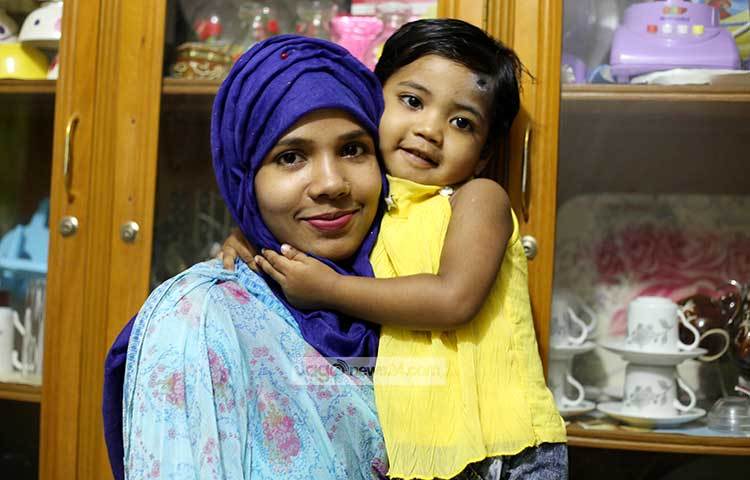 রেশমা ভুলে যেতে চান তার সেই দুঃসহ দিনগুলোর কথা। ছবি : মাহবুব আলম