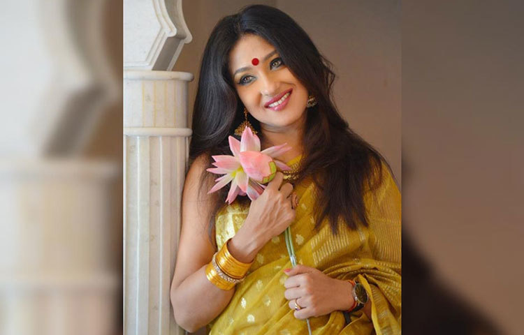 চারুলতা ঋতুপর্ণা।