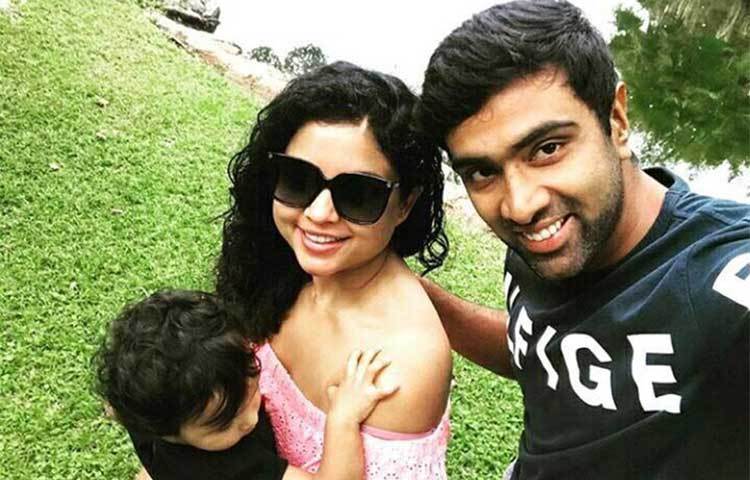 রবিচন্দ্রন অশ্বিন তার স্ত্রী পৃথি নারায়নণের সঙ্গে, ভ্যাকেশান মুডে।