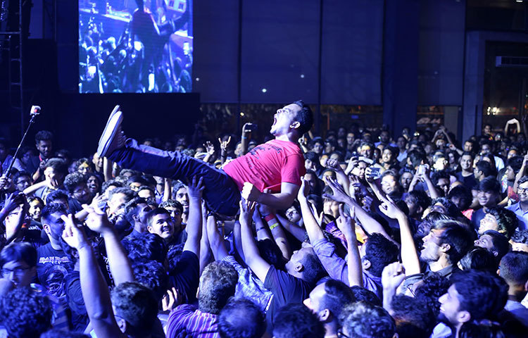 গানের সুরে শ্রোতারা উন্মাতাল হয়ে যায়। ছবি : মাহবুব আলম