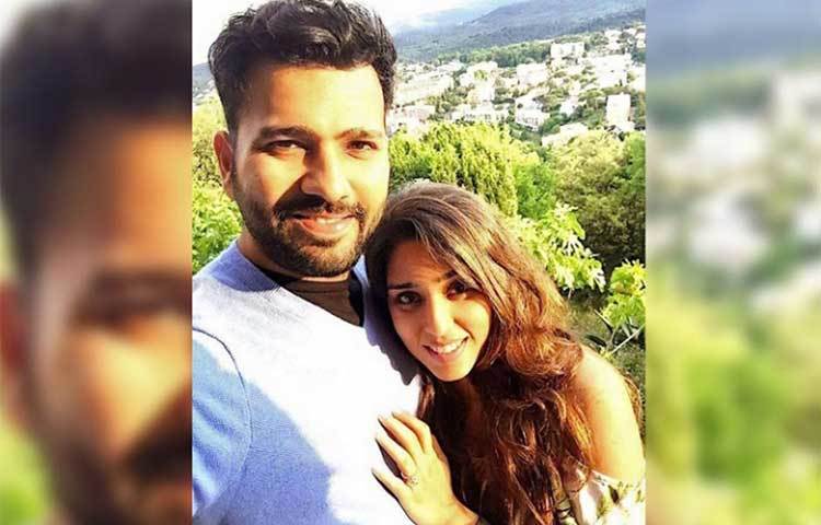 রোহিত শর্মা তার স্ত্রী হৃতিকা সাজদের সঙ্গে। দুজনেই দারুণ মুডে।