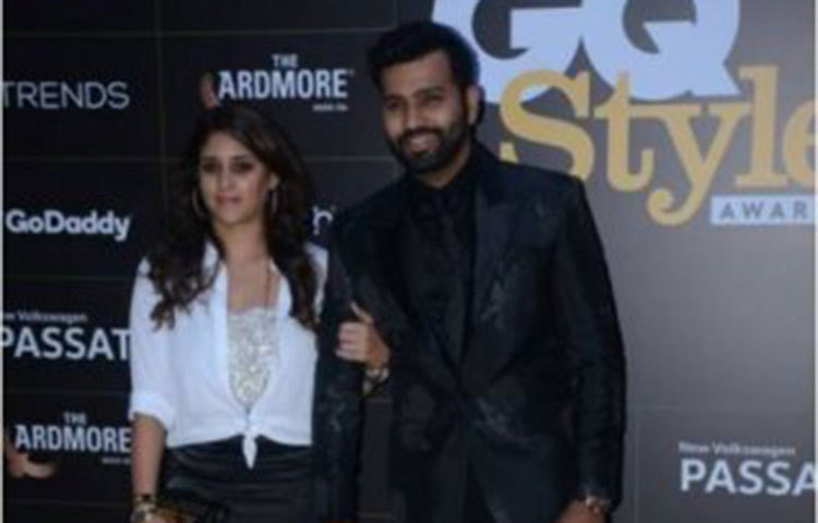 স্ত্রী রীতিকাকে নিয়ে এই অনুষ্ঠানে হাজির হন রোহিত।