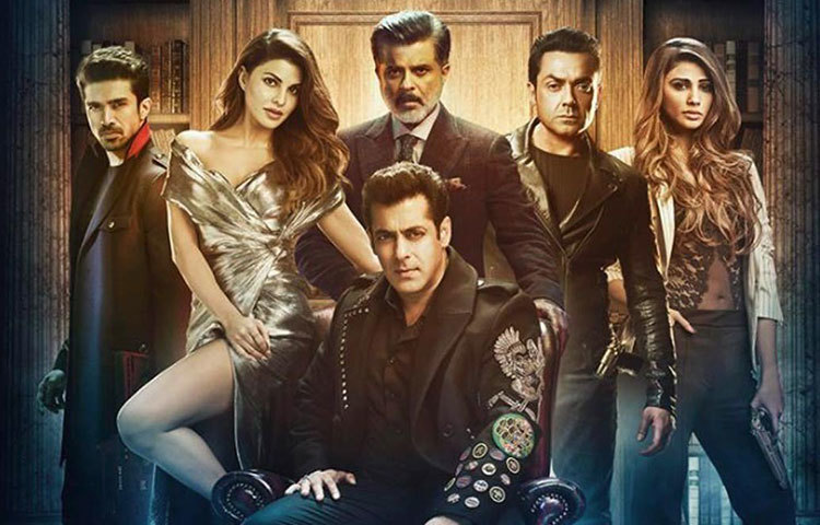 ‘রেস ১’ ও ‘রেস ২’-এর সাফল্যের পর মুক্তির অপেক্ষায় দিন গুনছিল ‘রেস’ সিরিজের পরবর্তী ছবি রেমো ডি-সুজার ‘রেস ৩’। ১৫০ কোটি বাজেটের এই ছবিতে খলনায়কের চরিত্রে অভিনয় করেছেন সালমান। তা ছাড়াও রয়েছেন জ্যাকলিন ফার্নান্ডেজ, অনিল কাপুর, ববি দেওল, সাকিব সালিম এবং ডেইজি শাহ।