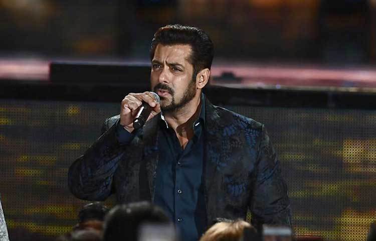 শোনা যায় যে, সালমান খান ক্যাটরিনা কাইফের ছবি দেখতে পছন্দ করেন না।