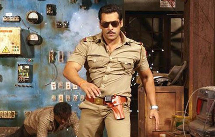 ‘দাবাং ১’ এবং ‘দাবাং ২’ বক্স-অফিসে অভাবনীয় হিট। ভক্তদের চমক দিতে ফের চুলবুল পান্ডেকে দেখা যেত ‘দাবাং’ সিরিজের পরের ছবি ‘দাবাং ৩’-এ। তবে প্রভু দেবা এবং আরবাজ খানের প্রযোজনার ছবিটির ঘোষণা হলেও কাজ শুরু করেননি সালমান।