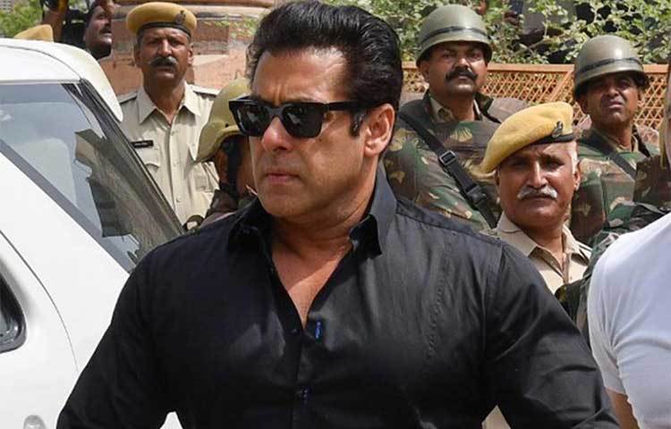 ছোটবেলা থেকেই সাঁতার কাটতে ভালবাসেন সালমান।