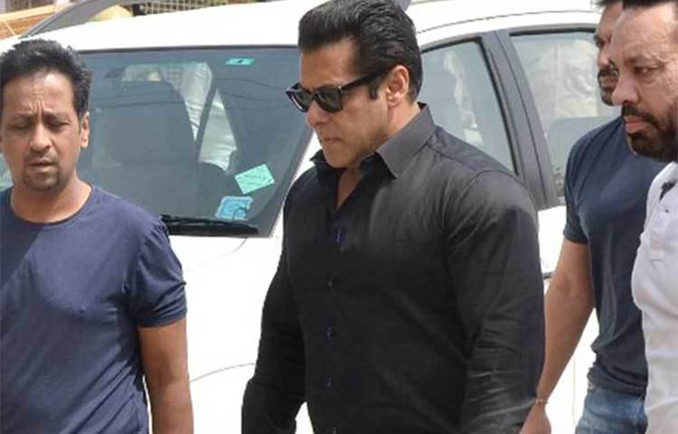 সালমান খান কখনই ছবির রিভিউ পড়েন না।