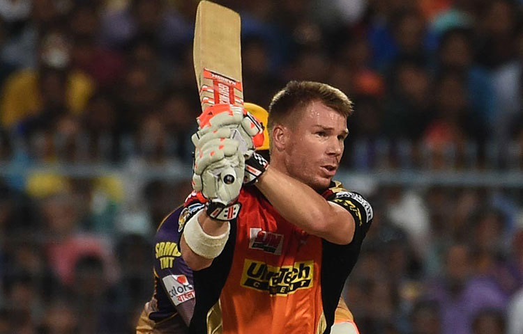 ডেভিড ওয়ার্নার : এবারের আইপিএলে দেখা যাবে না বিধ্বংসী এই অজি ওপেনারকে। ওয়ার্নার এ পর্যন্ত ১১৪টি ইনিংসে ১৬০টি ছয় মেরেছেন। স্ট্রাইক রেট প্রায় ১৪২। তালিকায় তিনি চার নম্বরে।