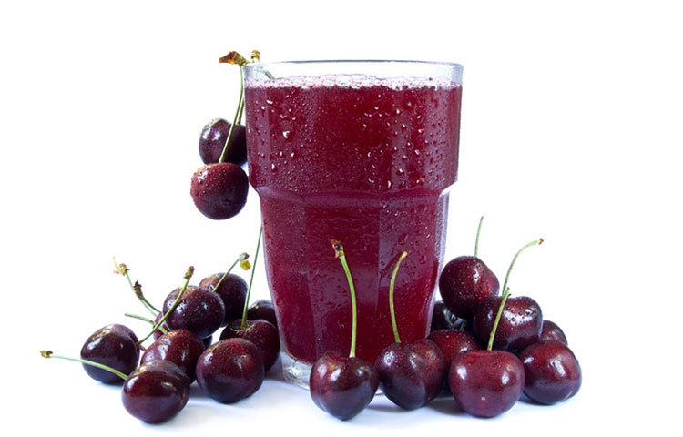 শুতে যাওয়ার আগে চেরি ফলের জুস খেলে উপকার পাওয়া যায়।