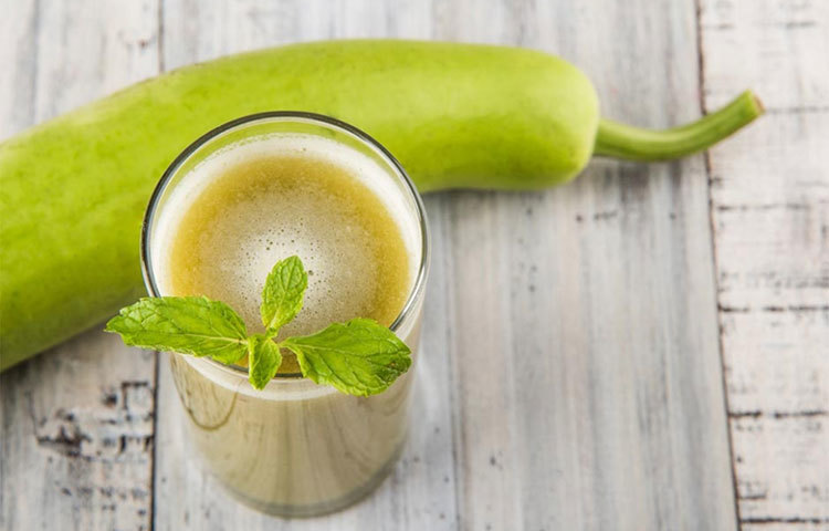 যাদের অনিদ্রাজনিত রোগ রয়েছে, তারা ঘুমনোর আগে লাউয়ের জুস খেতে পারেন। এতে ঘুম ভাল হয়।