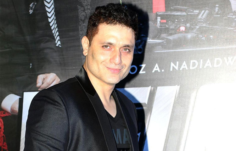 শাইনি আহুজা : নিজের পরিচারিকাকে ধর্ষণের দায়ে জেলে গিয়েছিলেন ‘গ্যাংস্টার’খ্যাত অভিনেতা শাইনি আহুজা। পরে অবশ্য তিনি জামিন পেয়ে দিয়েছিলেন।