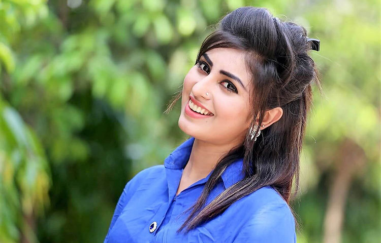 অনিকা কবির শখ ভালো ভালো নাটকে অভিনয় করে।