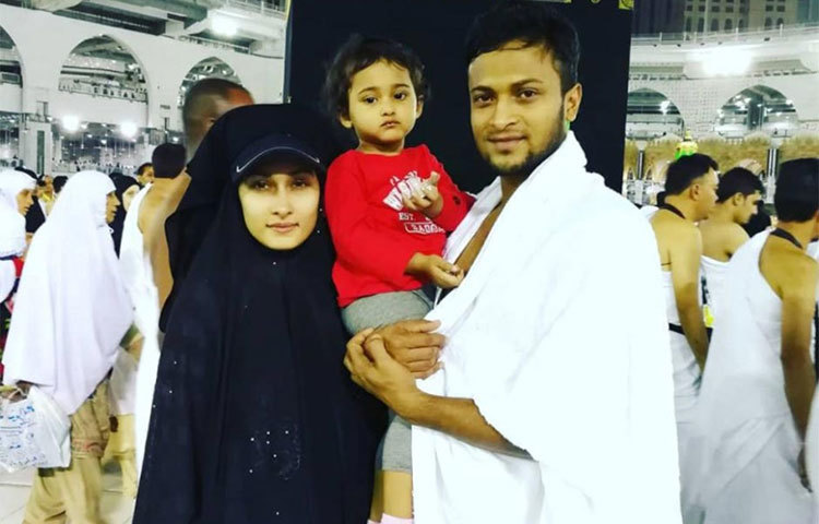 বিশ্বকাপে বাংলাদেশ ক্রিকেট দলের অধিনায়ক হওয়ার সূত্রে মিডিয়ায় প্রচারে আসেন সাকিব। তখনই সাকিবের নাম শোনেন শিশির।