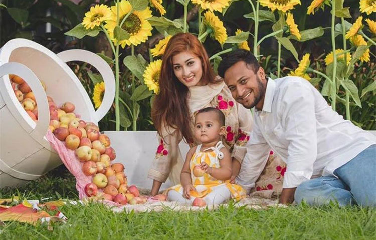 সাকিব-শিশিরের ভালবাসার ঘরে আসে ছোট্ট এক রাজকন্যা ২০১৫ সালে। সাকিব-শিশিরের মেয়ের নাম আলাইনা।