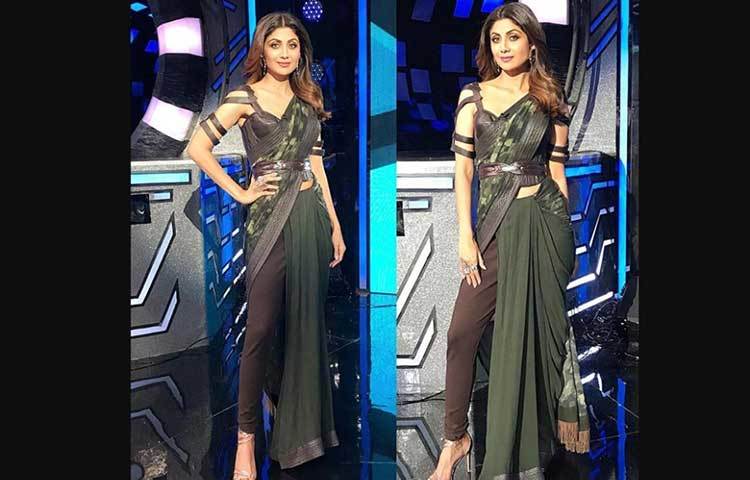 শাড়িতেও লেগিং, দেখতে মন্দ নয়।