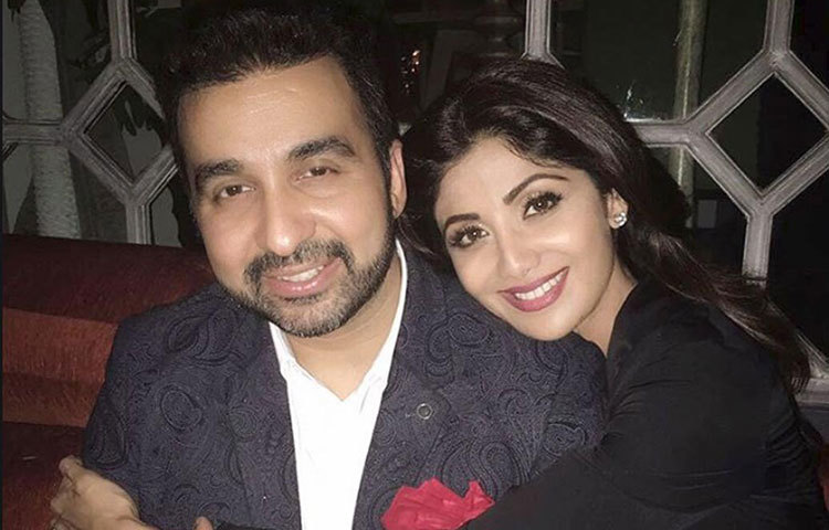 শিল্পা শেটি : দুই বছর প্রেমের পর ধনকুবের শিল্পপতি রাজ কুন্দ্রাকে বিয়ে করেন শিল্পা। শিল্পার সঙ্গে ডেটিং চলার সময় রাজ বিবাহিত ছিলেন। পরে বিবাহবিচ্ছেদ হয় তার।