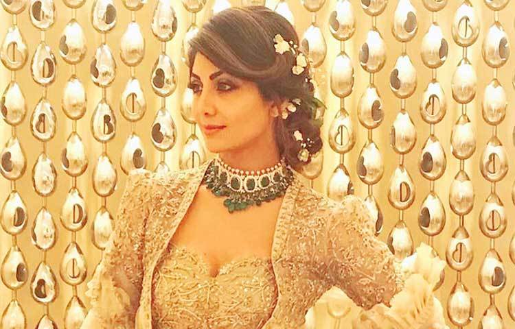 শিল্পা শেটি : রাত করেই ঘুমোতে যান শিল্পা। রাত ২টায় ঘুমোতে গেলেও সকাল ৮টার মধ্যে উঠে পড়েন তিনি।