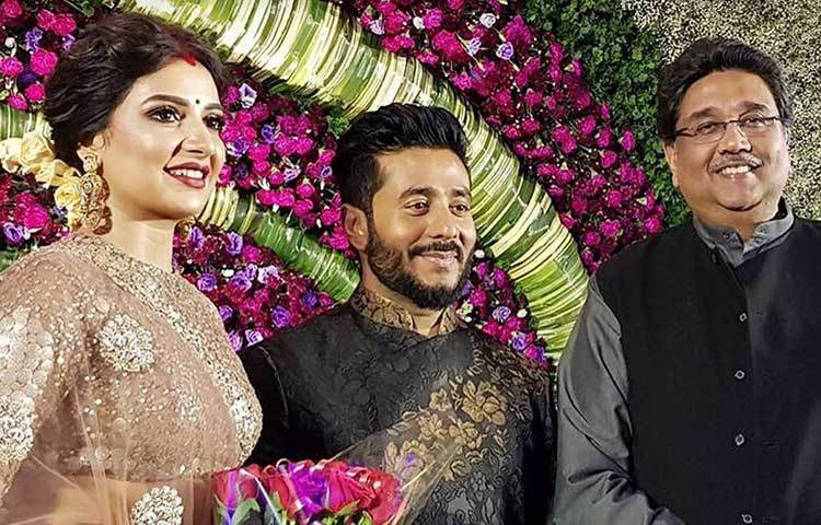 শুভেচ্ছা জানাতে গিয়েছিলেন শিল্পপতি হর্ষ নেওটিয়া।