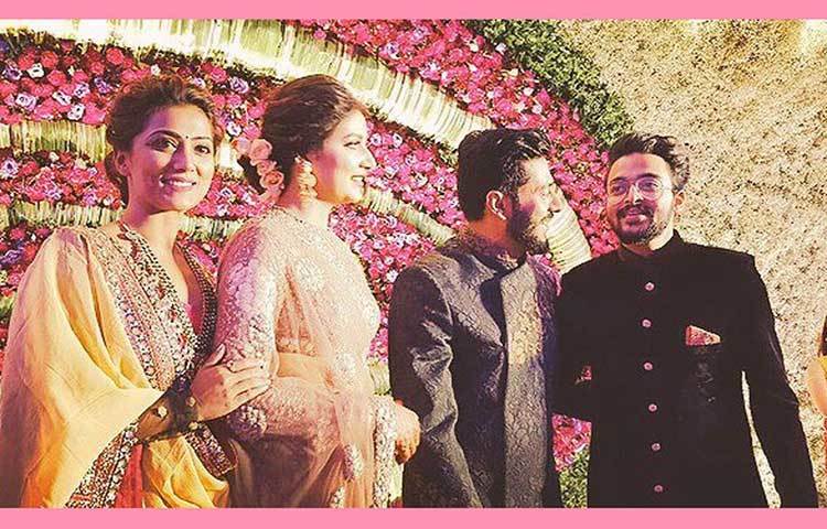 ককটেল পার্টি, বিয়ে, রিসেপশন সব জায়গাতেই উপস্থিত ছিলেন রাজ-শুভশ্রীর ঘনিষ্ঠ অনিন্দিতা এবং সৌরভ।