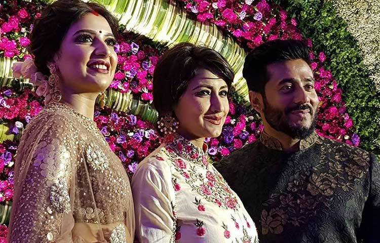 বাওয়ালি রাজবাড়ির বিয়ে এবং আরবানার রিসেপশন দু’জায়গাতেই গিয়েছিলেন অভিনেত্রী রচনা বন্দ্যোপাধ্যায়।