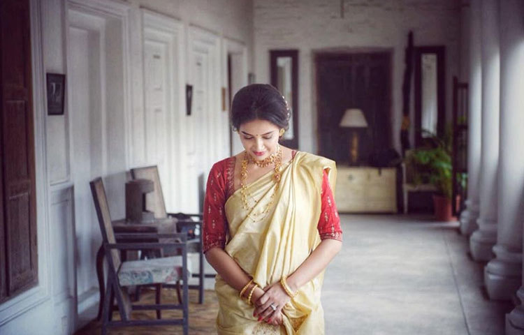 স্নিগ্ধ শুভশ্রী। রাজের ঘর রাঙাবেন।