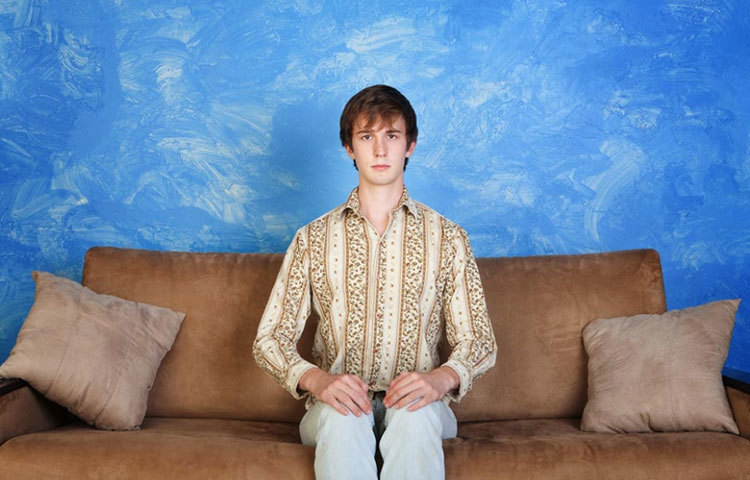 একেবারে পিঠ সোজা করে বসে যারা-এরা খুবই আত্মবিশ্বাসী এবং দৃঢ় সংকল্প হয় লক্ষ্যের প্রতি। এদের ভরসা করা যায়। এরা উপকারী। নিজের স্বাস্থ্য সম্পর্কে খুবই সচেতন এবং ন্যায়পরায়ণাতে বিশ্বাস করেন।