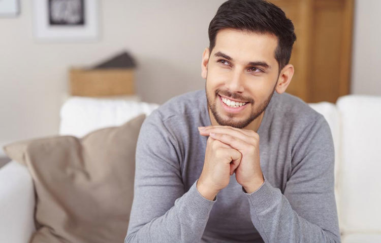 সামনের দিকে ঝুঁকে বসেন যারা-এরা কমবেশি সব বিষয়েই উৎসাহ রাখেন। নতুন লোকজনের সঙ্গে মিশতে পছন্দ করেন এবং তাদের মন জয় করতে চান।