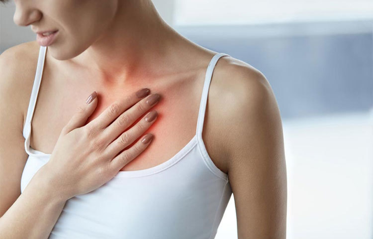 পা ক্রস করে বসার ফলে হার্টে বেশি পরিমাণে রক্ত সঞ্চালিত হয়। যা হৃদযন্ত্রের জন্য ঠিক নয়।