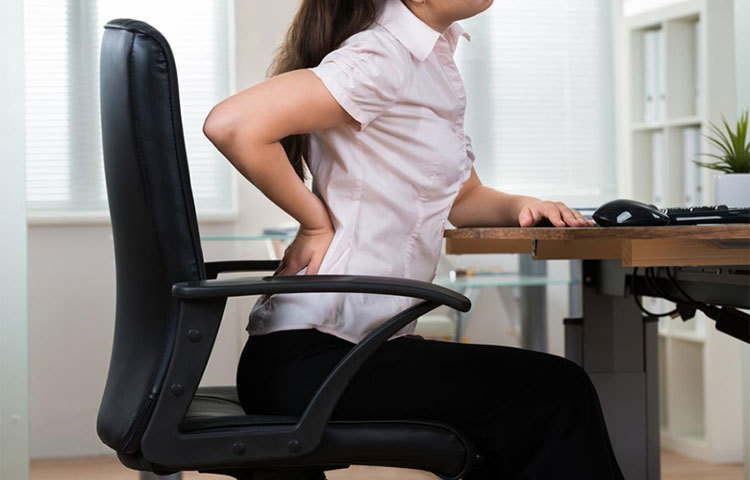 পায়ের উপর পা তুলে বসার ফলে কোমরের সমস্যাও হতে পারে।