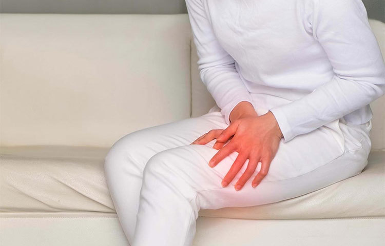 পা ক্রস করে বলে থাই-এর ভিতরের ও বাইরের মাসেলের ক্ষতি হয়।