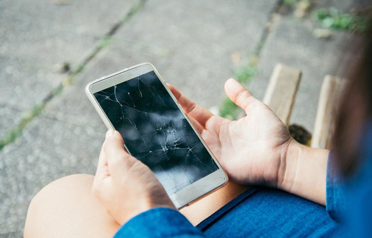 আপনার যদি বেশিরভাগ সময়েই ছবি এডিট, ভিডিও ও সিনেমা দেখার ঝোঁক থাকে তবে নিঃসন্দেহে ৫.৫ বা ৬ ইঞ্চি স্ক্রিনের ফোন কেনা উচিত।