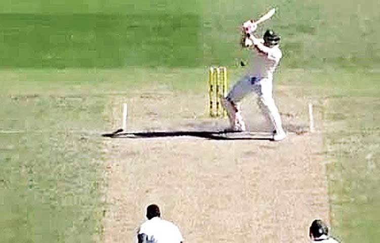 স্মিথ সার্ভ : শর্ট-পিচ্ড বল পেলে টেনিসের সার্ভিসের ভঙ্গিতে খেলা হয়। তাই এমন নামকরণ। এই শটের বিশেষজ্ঞ স্টিভ স্মিথ নেই, তাও দেখা যেতেই পারে।