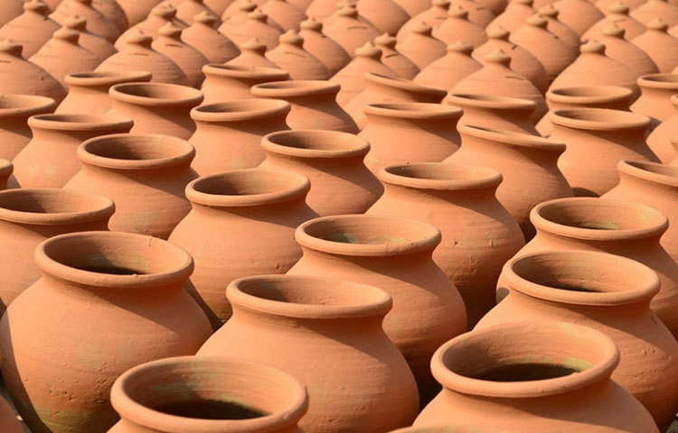 মাটির পাত্রের জল দেহে গ্লুকোজের পরিমাণ বজায় রাখে। সানস্ট্রোক হওয়া থেকে বাঁচায়।