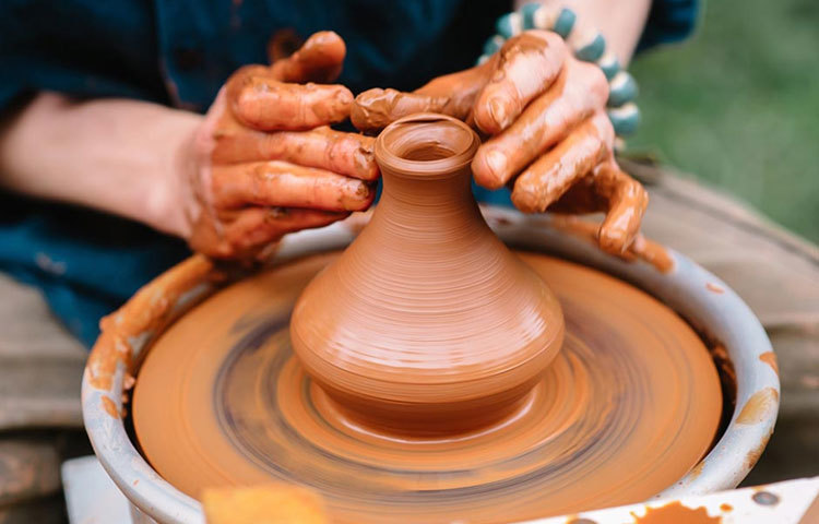 গরমের দিনে প্রতিদিন মাটির কলসির পানি পানে গ্যাস্ট্রিকের সমস্যা থেকে রেহাই পাওয়া যায়।