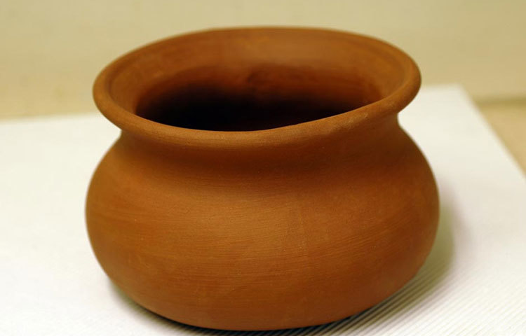 দীর্ঘদিন ধরে মাটির পাত্রের ঠান্ডা পানি পানে তা হজমশক্তিতে সাহায্য করে ও বিপাক ক্রিয়াকে নিয়ন্ত্রণ করে।