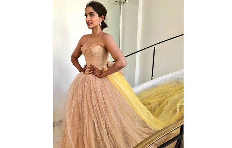 রেড কার্পেটে হাজির হওয়ার আগে।