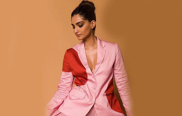 গোলাপী আভায় মোহময়ী মেয়ে।